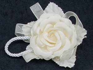 B0737 RAMO ROSA AVORIO con CORDONCINO 11cm 12xSC