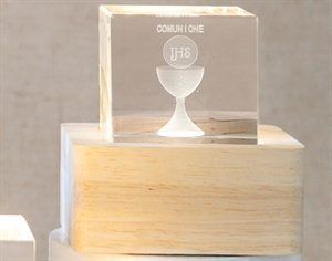 07A246 CUBO CRYSTAL BASE LEGNO COMUNIONE CON LED 6x6cm