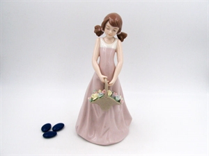 48311 RAGAZZA con FIORI 24cm PORCELLANA